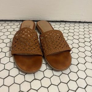 Tan Universal Thread Sandals